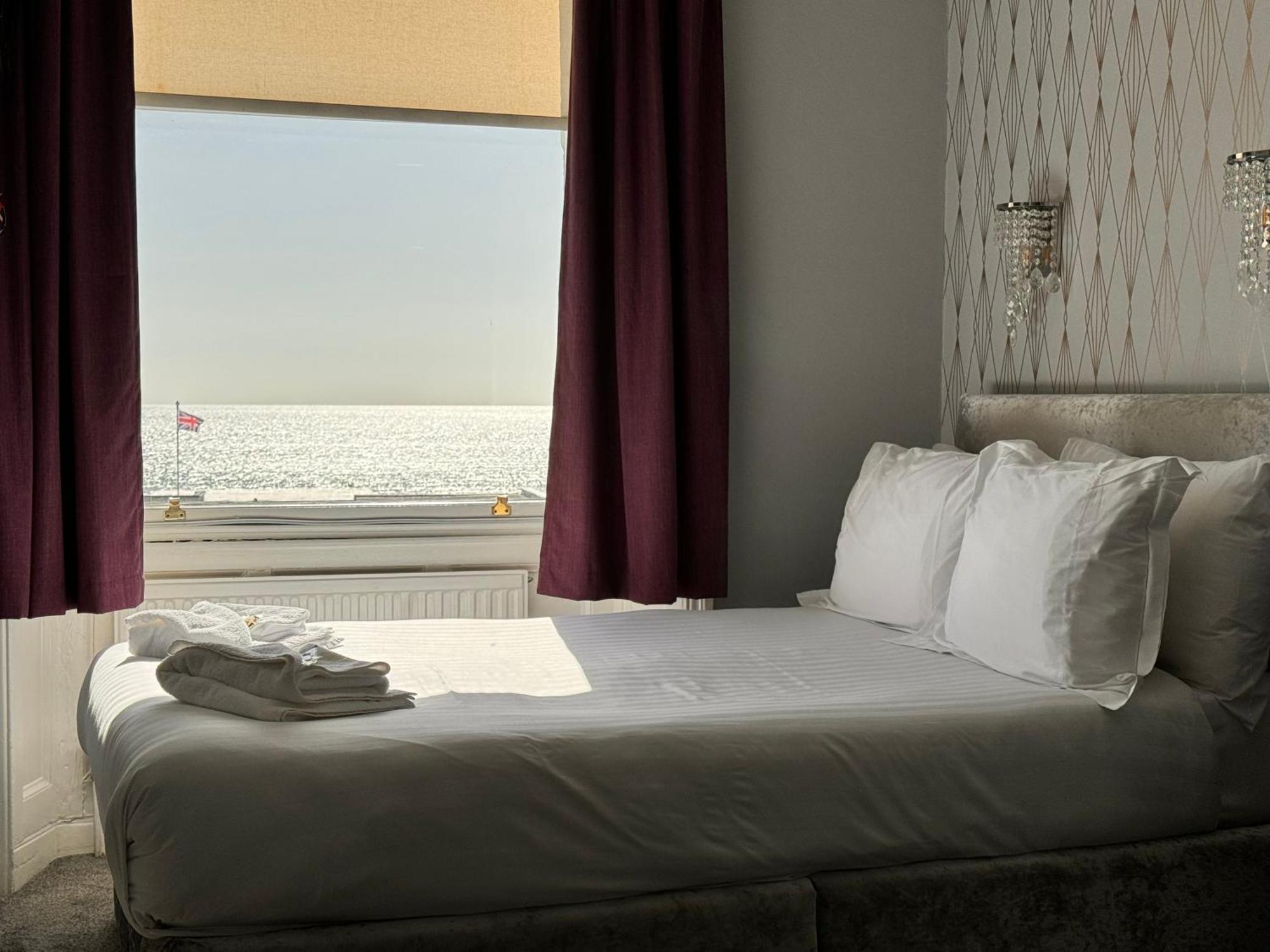Marina Court 3*